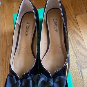 Womens Black Patent Grosgrain pumps. Wide width!